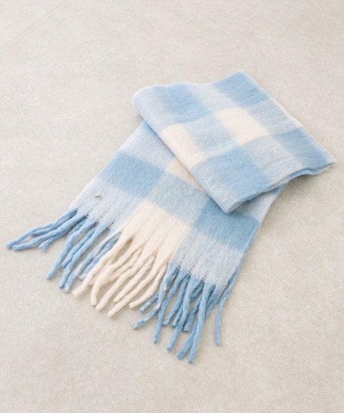 OLIVE des OLIVE（オリーブデオリーブ）の「【WEB限定】ハートチャーム付きチェックブークレマフラー　1032160020（マフラー・レディース・ブラウン/サックスブルー・FREE）」の6枚目の写真