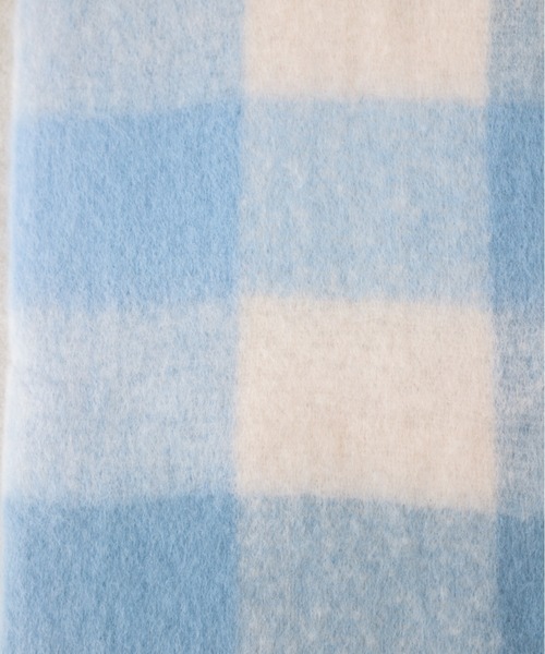 OLIVE des OLIVE（オリーブデオリーブ）の「【WEB限定】ハートチャーム付きチェックブークレマフラー　1032160020（マフラー・レディース・ブラウン/サックスブルー・FREE）」の9枚目の写真