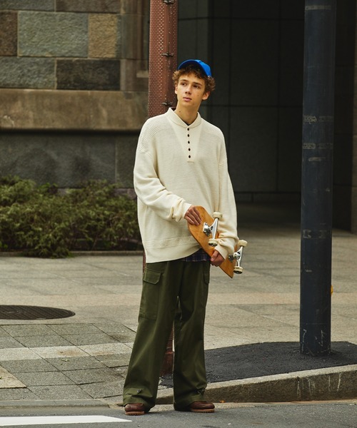 EMMA CLOTHES(エマクローズ)の「オーバーサイズ ミリタリージープセーター EMMA CLOTHES(ニット/セーター・メンズ・ブラウン/オフホワイト/ブラック/チャコール/カーキ・L/M)」の10枚目の写真
