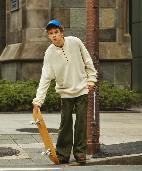 EMMA CLOTHES(エマクローズ)の「オーバーサイズ ミリタリージープセーター EMMA CLOTHES(ニット/セーター・メンズ・ブラウン/オフホワイト/ブラック/チャコール/カーキ・L/M)」の12枚目の写真