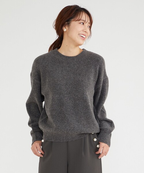 Feroux(フェルゥ)の「【洗える】クルーネックニット プルオーバー(ニット/セーター・レディース・ピンク系/グレー系/ライトオレンジ系/スカイブルー系/アイボリー系・F)」の2枚目の写真