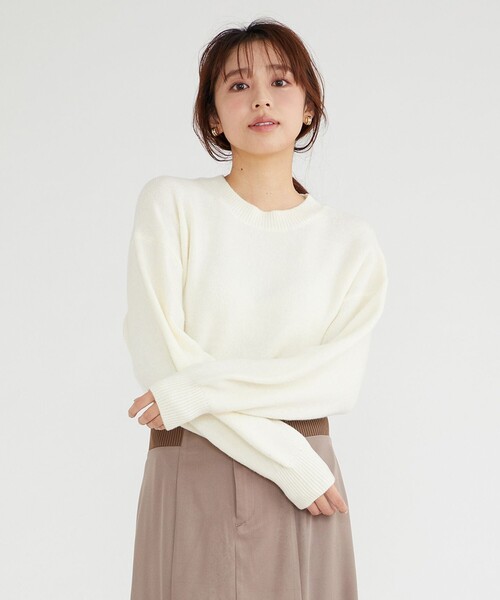 Feroux(フェルゥ)の「【洗える】クルーネックニット プルオーバー(ニット/セーター・レディース・ピンク系/グレー系/ライトオレンジ系/スカイブルー系/アイボリー系・F)」の3枚目の写真