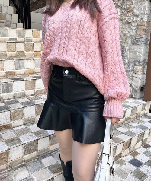 SPIGA(スピーガ)の「フェイクレザー裾フレア切替ミニスカート(スカート・レディース・ブラック・SMALL/MEDIUM)」の2枚目の写真