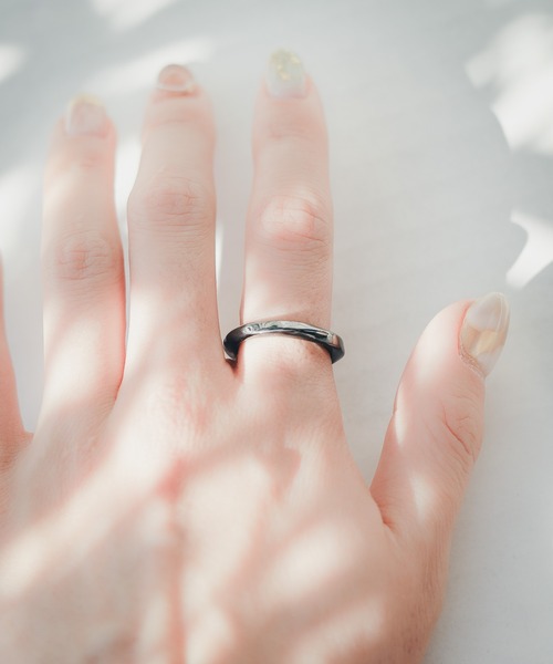 sunny branch(サニーブランチ)の「【CALM(カーム)】BRASS Twist Ring(リング・レディース・シルバー/ゴールド/ブラック・13号/15号/11号/9号)」の7枚目の写真
