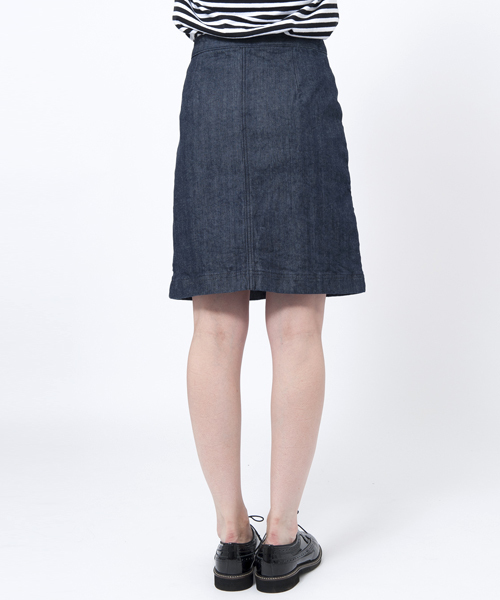 MILKFED.(ミルクフェド)の「FRONT BUTTON SKIRT(スカート・レディース・ホワイト/ベージュ/インディゴブルー・MEDIUM/SMALL)」の5枚目の写真