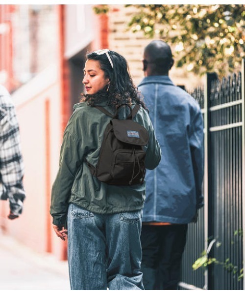 JANSPORT(ジャンスポーツ)の「HIGHLANDS MINI PACK(ジャンスポーツ ハイランドミニパック)(バックパック/リュック・レディース・ブラック・FREE)」の7枚目の写真