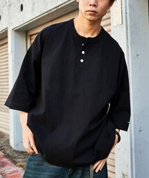 FREAK'S STORE（フリークスストア）の「限定展開 CHOW DOWN/チャウダウン ビッグシルエット ワンポイント刺繍 ヘンリーネックTシャツ/ワイドシルエット（Tシャツ/カットソー・メンズ）」