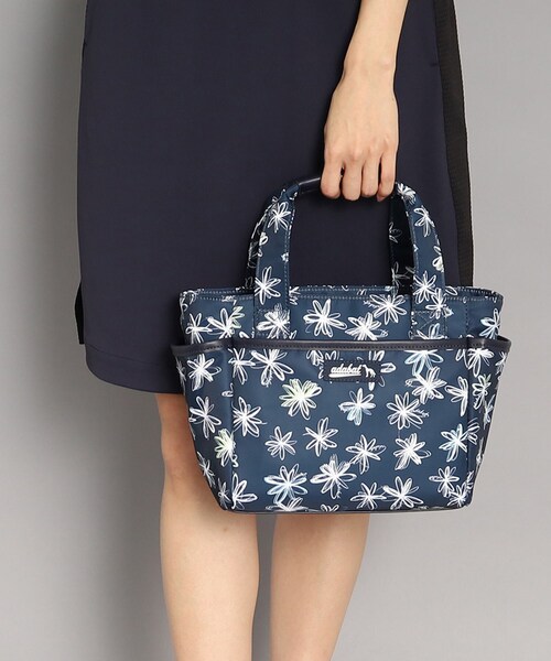 adabat（アダバット）の「◆ラインフラワー柄 カートバッグ（ハンドバッグ・レディース・ブルー系/サックスブルー系/ホワイト系その他・00）」の3枚目の写真