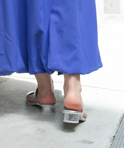 SENSE OF PLACE by URBAN RESEARCH（センスオブプレイスバイアーバンリサーチ）の「カットアウトメタリックミュール（サンダル・レディース・チャコールグレー/シルバー/ブラウン・SMALL/MEDIUM/LARGE）」の6枚目の写真