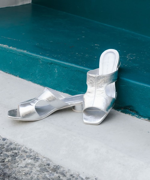 SENSE OF PLACE by URBAN RESEARCH（センスオブプレイスバイアーバンリサーチ）の「カットアウトメタリックミュール（サンダル・レディース・チャコールグレー/シルバー/ブラウン・SMALL/MEDIUM/LARGE）」の10枚目の写真