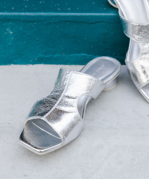 SENSE OF PLACE by URBAN RESEARCH（センスオブプレイスバイアーバンリサーチ）の「カットアウトメタリックミュール（サンダル・レディース・チャコールグレー/シルバー/ブラウン・SMALL/MEDIUM/LARGE）」の11枚目の写真