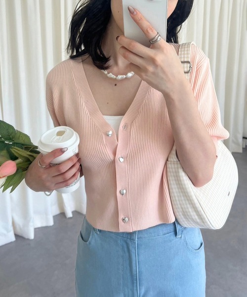 one after another NICE CLAUP（ワンアフターアナザーナイスクラップ）の「ハートボタンVネックカーディガン（カーディガン/ボレロ・レディース・オフホワイト/ホワイト×ブラック/ブラック系その他/イエロー/ホワイト系その他/ピンク・FREE）」の19枚目の写真