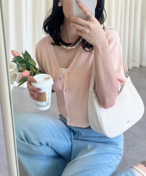 one after another NICE CLAUP（ワンアフターアナザーナイスクラップ）の「ハートボタンVネックカーディガン（カーディガン/ボレロ・レディース・オフホワイト/ホワイト×ブラック/ブラック系その他/イエロー/ホワイト系その他/ピンク・FREE）」の18枚目の写真