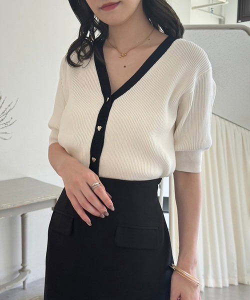 one after another NICE CLAUP（ワンアフターアナザーナイスクラップ）の「ハートボタンVネックカーディガン（カーディガン/ボレロ・レディース・オフホワイト/ホワイト×ブラック/ブラック系その他/イエロー/ホワイト系その他/ピンク・FREE）」の13枚目の写真