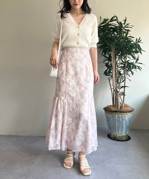 one after another NICE CLAUP（ワンアフターアナザーナイスクラップ）の「ハートボタンVネックカーディガン（カーディガン/ボレロ・レディース・オフホワイト/ホワイト×ブラック/ブラック系その他/イエロー/ホワイト系その他/ピンク・FREE）」の7枚目の写真