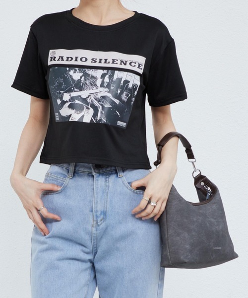 MAISON DE THERESE(メゾン ド テレーズ)の「カレッジロゴ Tシャツ プリント Tシャツ 韓国風 ショート丈 クロップド丈 チビT 半袖(Tシャツ/カットソー・レディース・ブラック/ホワイト・S/M/L/XL)」の13枚目の写真