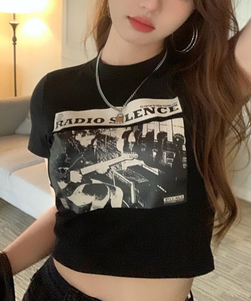 MAISON DE THERESE(メゾン ド テレーズ)の「カレッジロゴ Tシャツ プリント Tシャツ 韓国風 ショート丈 クロップド丈 チビT 半袖(Tシャツ/カットソー・レディース・ブラック/ホワイト・S/M/L/XL)」の5枚目の写真