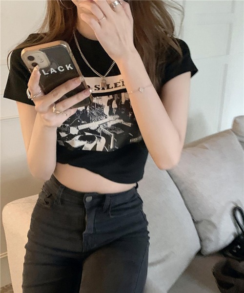 MAISON DE THERESE(メゾン ド テレーズ)の「カレッジロゴ Tシャツ プリント Tシャツ 韓国風 ショート丈 クロップド丈 チビT 半袖(Tシャツ/カットソー・レディース・ブラック/ホワイト・S/M/L/XL)」の8枚目の写真
