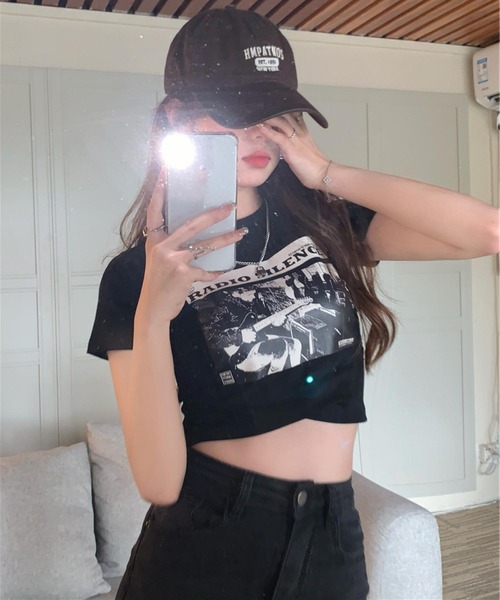 MAISON DE THERESE(メゾン ド テレーズ)の「カレッジロゴ Tシャツ プリント Tシャツ 韓国風 ショート丈 クロップド丈 チビT 半袖(Tシャツ/カットソー・レディース・ブラック/ホワイト・S/M/L/XL)」の11枚目の写真
