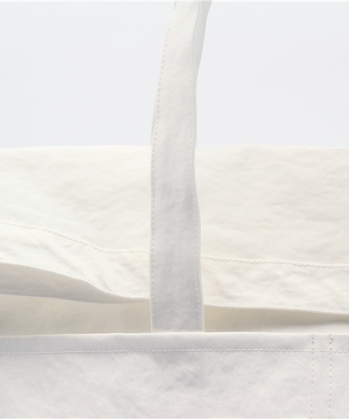 WHO'S WHO gallery（フーズフーギャラリー）の「KONBUトート（トートバッグ・メンズ・ホワイト/ブラック・FREE）」の6枚目の写真