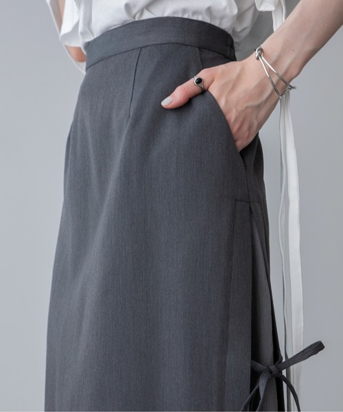 VACANCY(ヴァカンシー)の「サイドリボン配色ロングスカート(スカート・レディース・ブラック/グレー・LARGE/MEDIUM)」の13枚目の写真