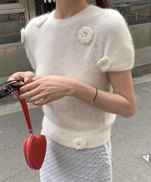 Vipoa(ヴィポア)の「flower decoration summer knit(ニット/セーター・レディース・アイボリー/ブルー・FREE)」の1枚目の写真