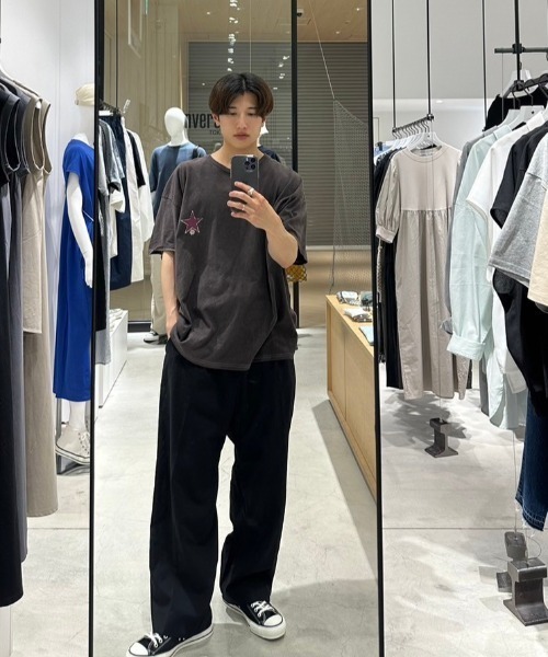 CONVERSE TOKYO(コンバーストウキョウ)の「PIGMENT DYE BACK PRINT TEE(Tシャツ/カットソー・レディース・ブルー/ホワイト/ブラック/パープル/ネイビー・MEDIUM/SMALL)」の21枚目の写真