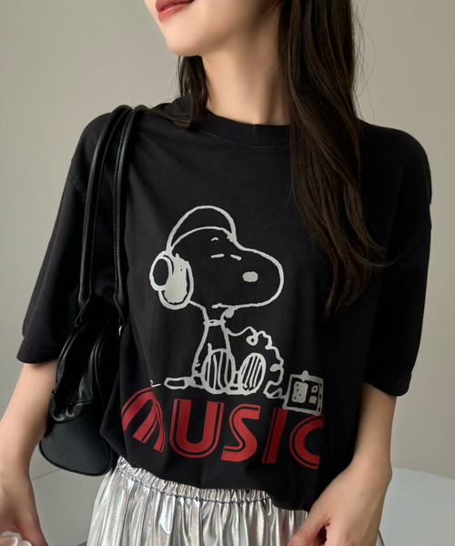 SNOOPY（スヌーピー）の「【PEANUTS/SNOOPY】別注 ピーナッツ スヌーピー 「MUSIC」ヴィンテージ風Tシャツ（Tシャツ/カットソー・レディース・ライトブルー/ブラック/アイボリー・S/M/L/XL）」の3枚目の写真