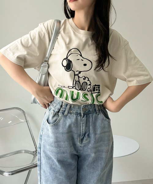 SNOOPY（スヌーピー）の「【PEANUTS/SNOOPY】別注 ピーナッツ スヌーピー 「MUSIC」ヴィンテージ風Tシャツ（Tシャツ/カットソー・レディース・ライトブルー/ブラック/アイボリー・S/M/L/XL）」の6枚目の写真