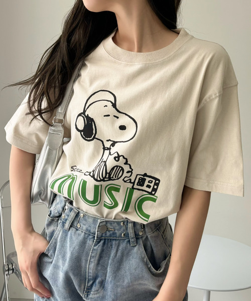 SNOOPY（スヌーピー）の「【PEANUTS/SNOOPY】別注 ピーナッツ スヌーピー 「MUSIC」ヴィンテージ風Tシャツ（Tシャツ/カットソー・レディース・ライトブルー/ブラック/アイボリー・S/M/L/XL）」の4枚目の写真