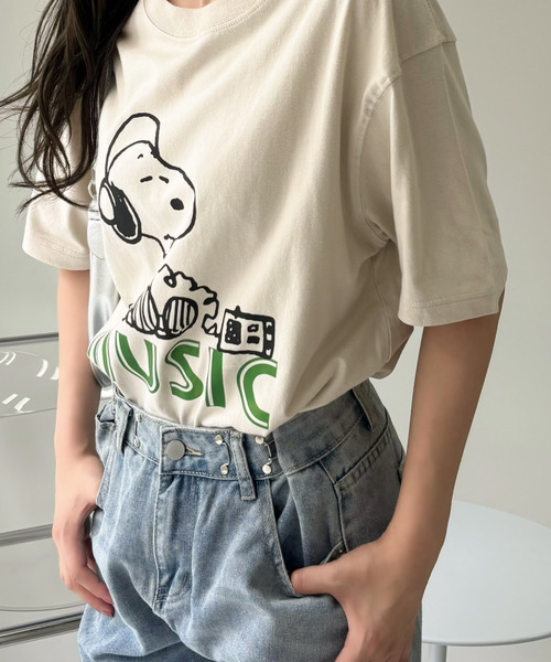 SNOOPY（スヌーピー）の「【PEANUTS/SNOOPY】別注 ピーナッツ スヌーピー 「MUSIC」ヴィンテージ風Tシャツ（Tシャツ/カットソー・レディース・ライトブルー/ブラック/アイボリー・S/M/L/XL）」の5枚目の写真