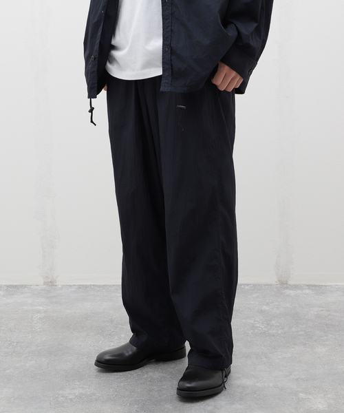 ATON（エイトン）の「ATON (エイトン) HANDE DYED NYLON OVER PANTS PRAGCW0204（スラックス・メンズ・ブラック/ネイビー・4/6）」の2枚目の写真