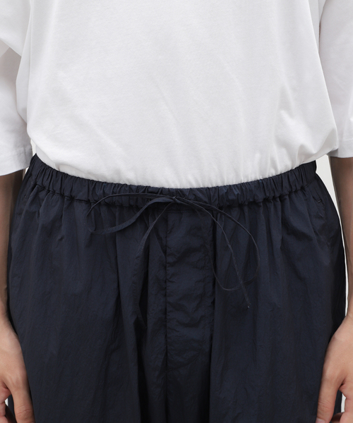 ATON（エイトン）の「ATON (エイトン) HANDE DYED NYLON OVER PANTS PRAGCW0204（スラックス・メンズ・ブラック/ネイビー・4/6）」の3枚目の写真