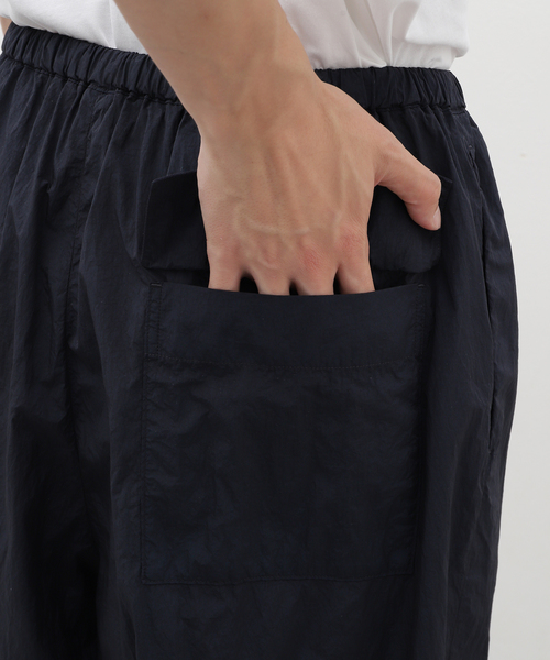 ATON（エイトン）の「ATON (エイトン) HANDE DYED NYLON OVER PANTS PRAGCW0204（スラックス・メンズ・ブラック/ネイビー・4/6）」の19枚目の写真