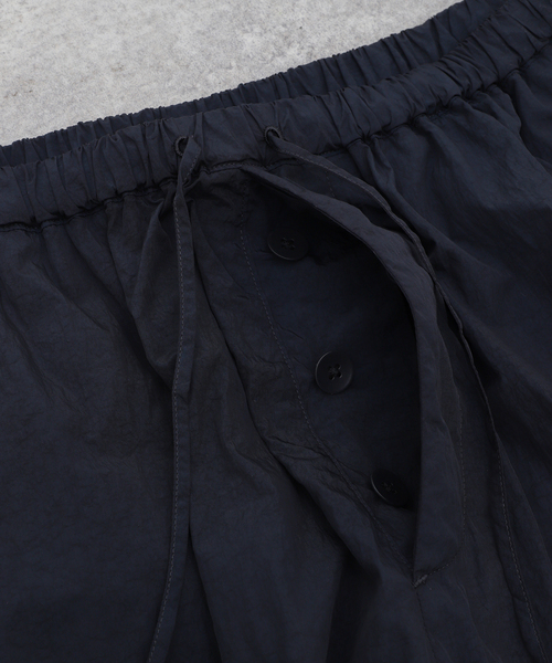 ATON（エイトン）の「ATON (エイトン) HANDE DYED NYLON OVER PANTS PRAGCW0204（スラックス・メンズ・ブラック/ネイビー・4/6）」の14枚目の写真