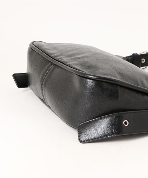 florist（フローリスト）の「【A4収納可・軽量】ワッシャーレザーアイレットショルダーバッグ/ 改良版（ショルダーバッグ・レディース・ブラック/モカ/オフホワイト/グレー/シルバー/ライトイエロー・FREE）」の10枚目の写真