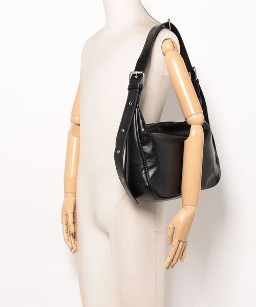 florist（フローリスト）の「【A4収納可・軽量】ワッシャーレザーアイレットショルダーバッグ/ 改良版（ショルダーバッグ・レディース・ブラック/モカ/オフホワイト/グレー/シルバー/ライトイエロー・FREE）」の12枚目の写真