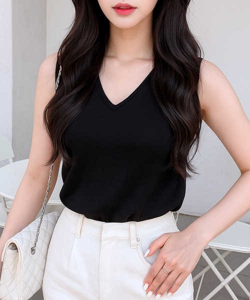 Julia Boutique（ジュリアブティック）の「選べるUネック・Vネック パーソナルカラー ノースリーブニットトップス（ニット/セーター・レディース・アイボリー系2/ホワイト系1/ホワイト系2/グレー系2/ネイビー系2/ベージュ系1/ワイン系2/カーキ系2/ブラック系2/パープル系2/ピンク系1/ピンク系2/カーキ系1/アイボリー系1/ネイビー系1/グレー系1/ベージュ系2/ワイン系1/ブラック系1/パープル系1・ONE）」の5枚目の写真