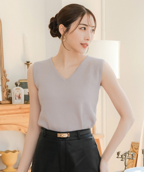 Julia Boutique（ジュリアブティック）の「選べるUネック・Vネック パーソナルカラー ノースリーブニットトップス（ニット/セーター・レディース・アイボリー系2/ホワイト系1/ホワイト系2/グレー系2/ネイビー系2/ベージュ系1/ワイン系2/カーキ系2/ブラック系2/パープル系2/ピンク系1/ピンク系2/カーキ系1/アイボリー系1/ネイビー系1/グレー系1/ベージュ系2/ワイン系1/ブラック系1/パープル系1・ONE）」の22枚目の写真