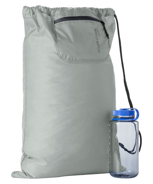 EagleCreek(イーグルクリーク)の「EagleCreek/Packable Laundry Sack/パッカブル ドローストリング(エコバッグ/サブバッグ・メンズ・グレー/ブラック・FREE)」の5枚目の写真