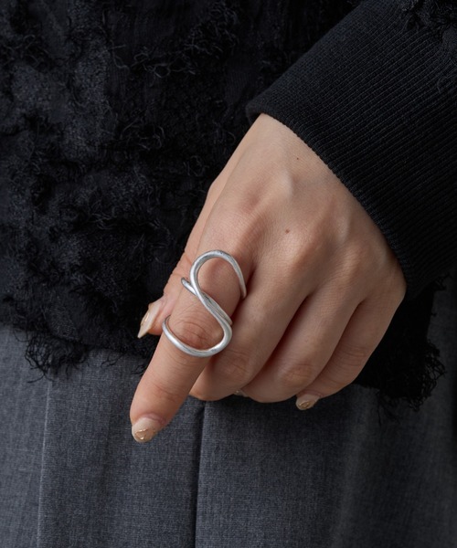 COLONY 2139（コロニートゥーワンスリーナイン）の「レイヤードラインリング（リング・レディース・ゴールド/シルバー・FREE）」の2枚目の写真