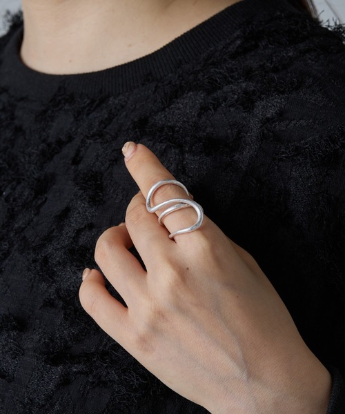 COLONY 2139（コロニートゥーワンスリーナイン）の「レイヤードラインリング（リング・レディース・ゴールド/シルバー・FREE）」の6枚目の写真