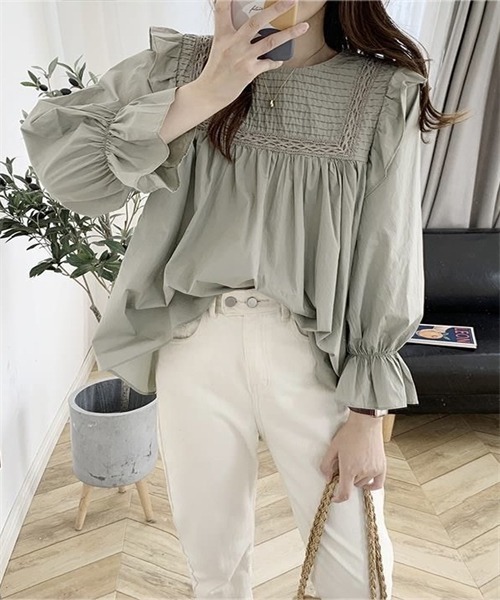 FREE STYLISTS(フリー スタイリスト)の「肩フリルピンタックブラウス(シャツ/ブラウス・レディース・ブラック/グリーン/ホワイト・M/L/XL)」の17枚目の写真