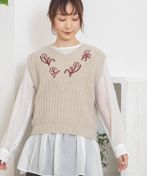 POU DOU DOU（プードゥドゥ）の「フラワー刺繍ニットベスト（ベスト・レディース・キナリ/ダークグレー/アイボリー・M）」の22枚目の写真