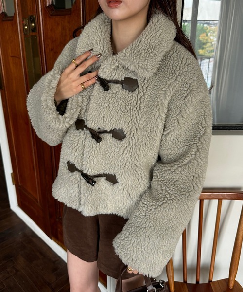 INTER FACTORY（インターファクトリー）の「ゆづき/ラメボアスタンドジャケット made in INTER FACTORY（その他アウター・レディース・ブラウン/グレイッシュベージュ・FREE）」の4枚目の写真