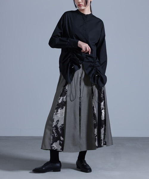 kOhAKU（コハク）の「『箔プリント切替フレアスカート』（スカート・レディース・ブラック/グレー・1/2）」の5枚目の写真