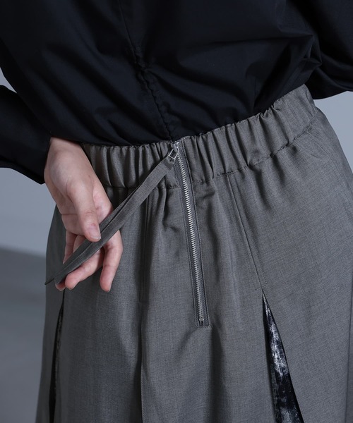 kOhAKU（コハク）の「『箔プリント切替フレアスカート』（スカート・レディース・ブラック/グレー・1/2）」の8枚目の写真