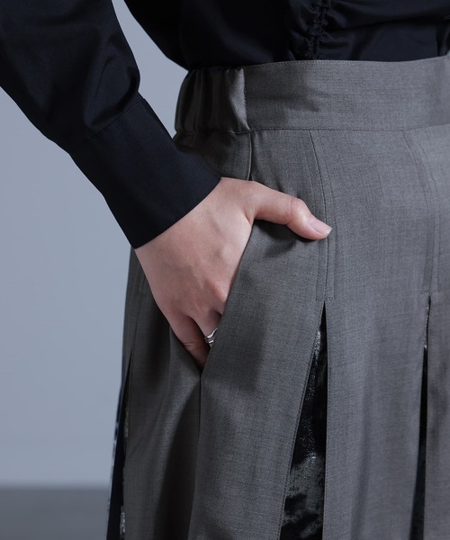 kOhAKU（コハク）の「『箔プリント切替フレアスカート』（スカート・レディース・ブラック/グレー・1/2）」の10枚目の写真