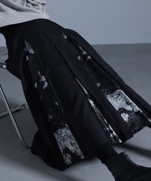 kOhAKU（コハク）の「『箔プリント切替フレアスカート』（スカート・レディース・ブラック/グレー・1/2）」の13枚目の写真