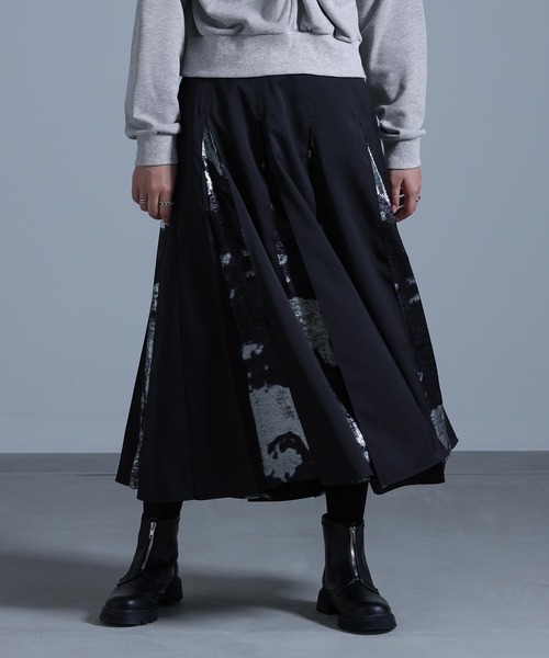 kOhAKU（コハク）の「『箔プリント切替フレアスカート』（スカート・レディース・ブラック/グレー・1/2）」の11枚目の写真